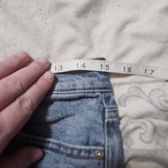 Kendall + kylie Cutoff the icon short jean shorts! - Picture 5 of 7